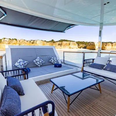 100 YACHT