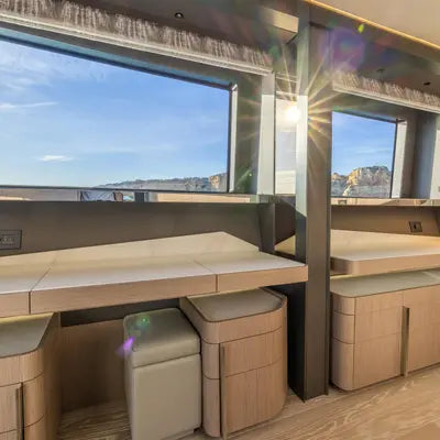 100 YACHT